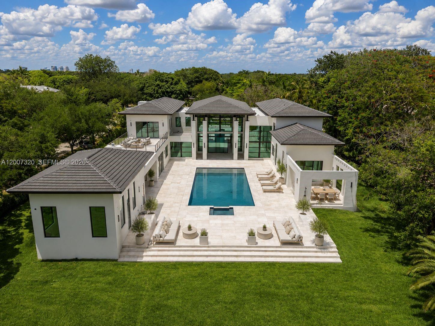 6290 Chapman Field Dr, Pinecrest FL 33156