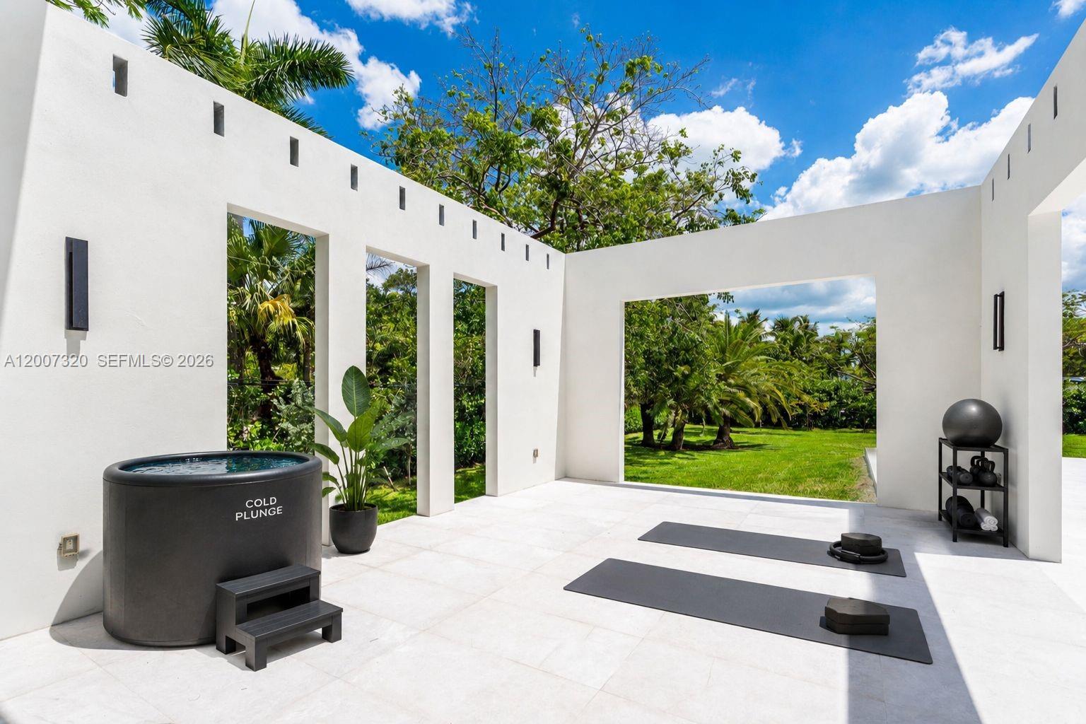 6290 Chapman Field Dr, Pinecrest FL 33156