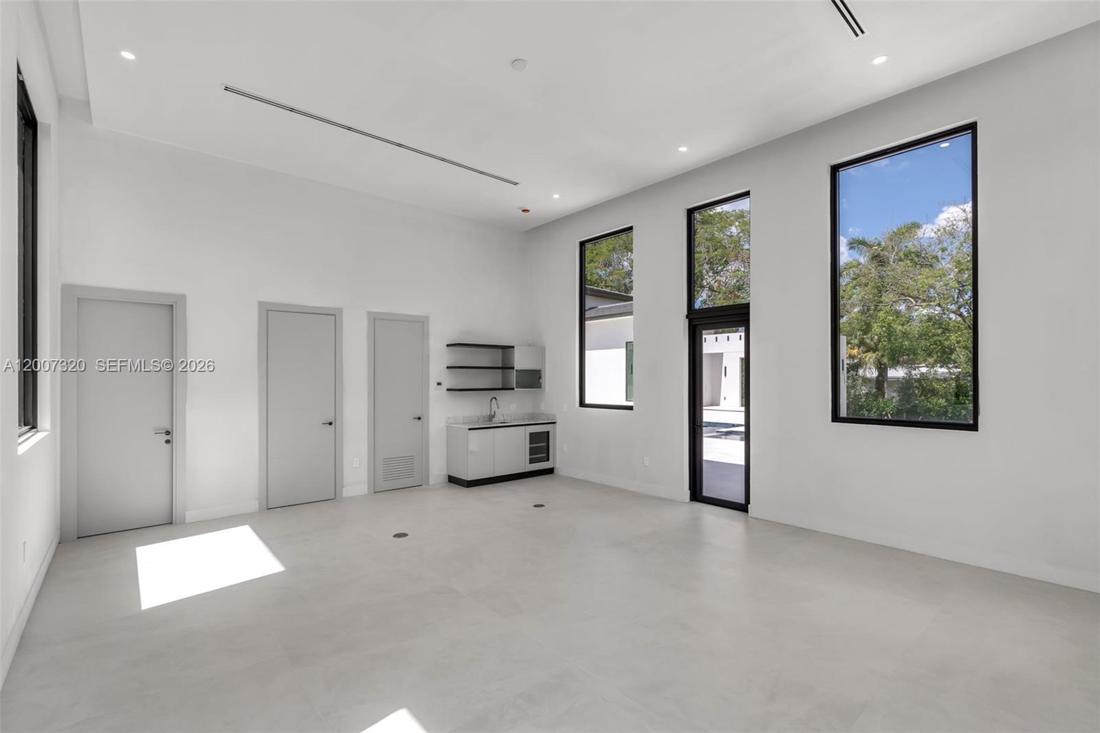 6290 Chapman Field Dr, Pinecrest FL 33156