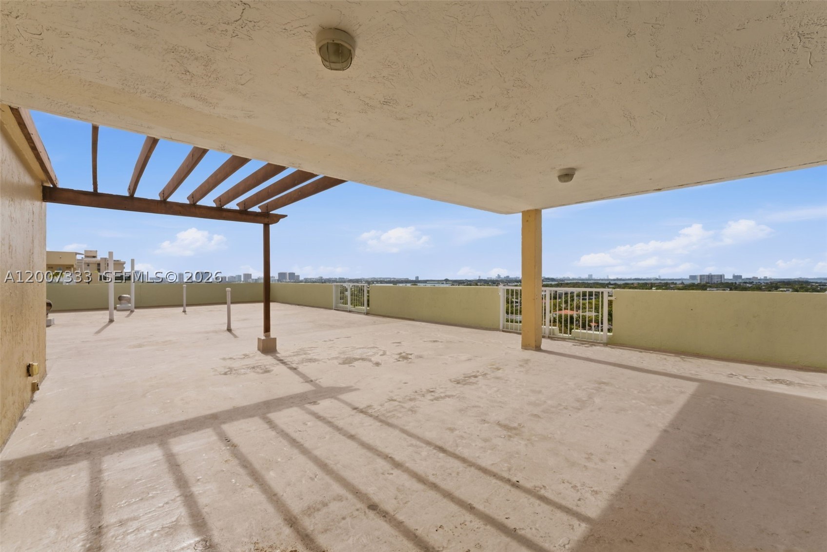 2000 NE 135th St #PH, North Miami FL 33181