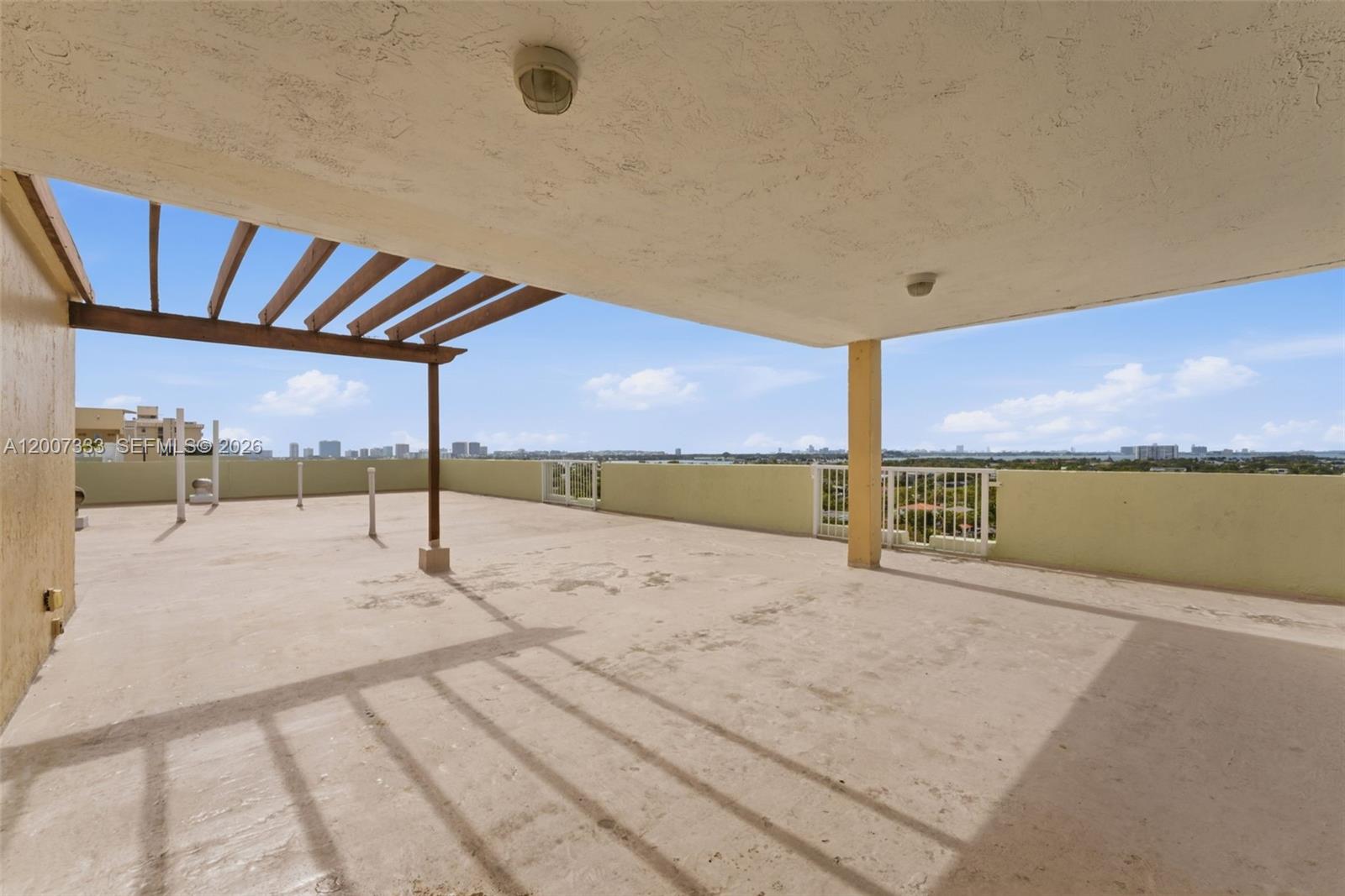 2000 NE 135th St #PH, North Miami FL 33181