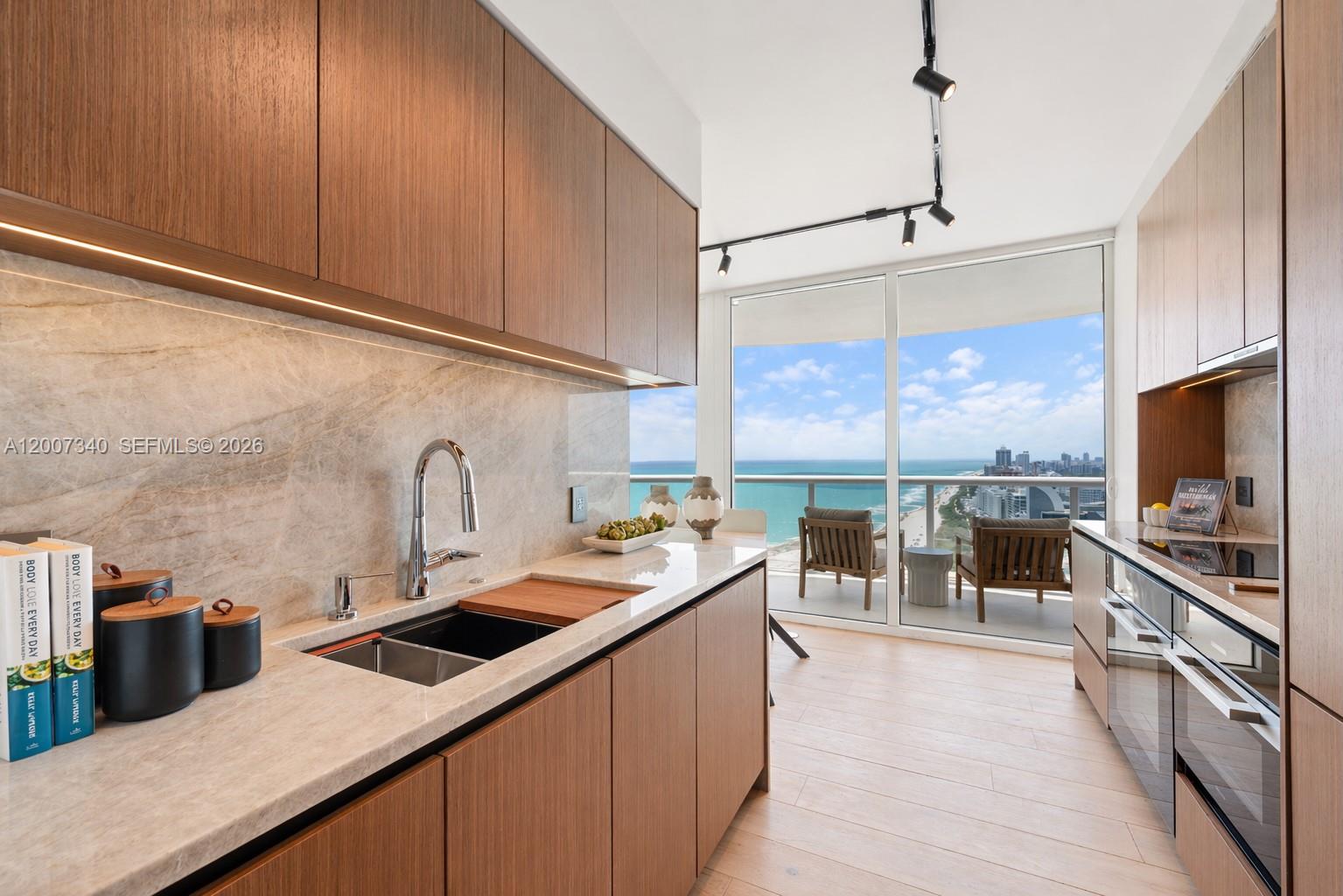6365 Collins Ave #3904, Miami Beach FL 33141