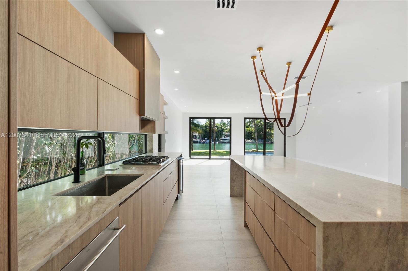 550 S Shore Dr, Miami Beach FL 33141
