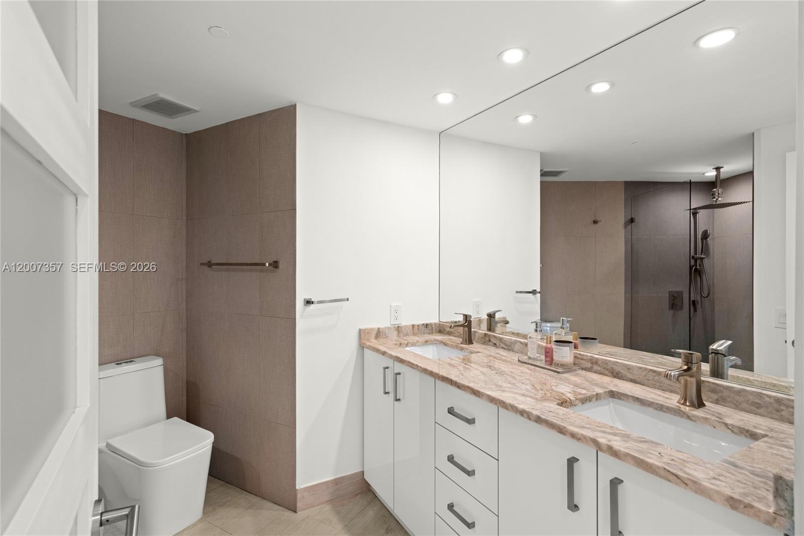 2475 Brickell Ave #2207, Miami FL 33129
