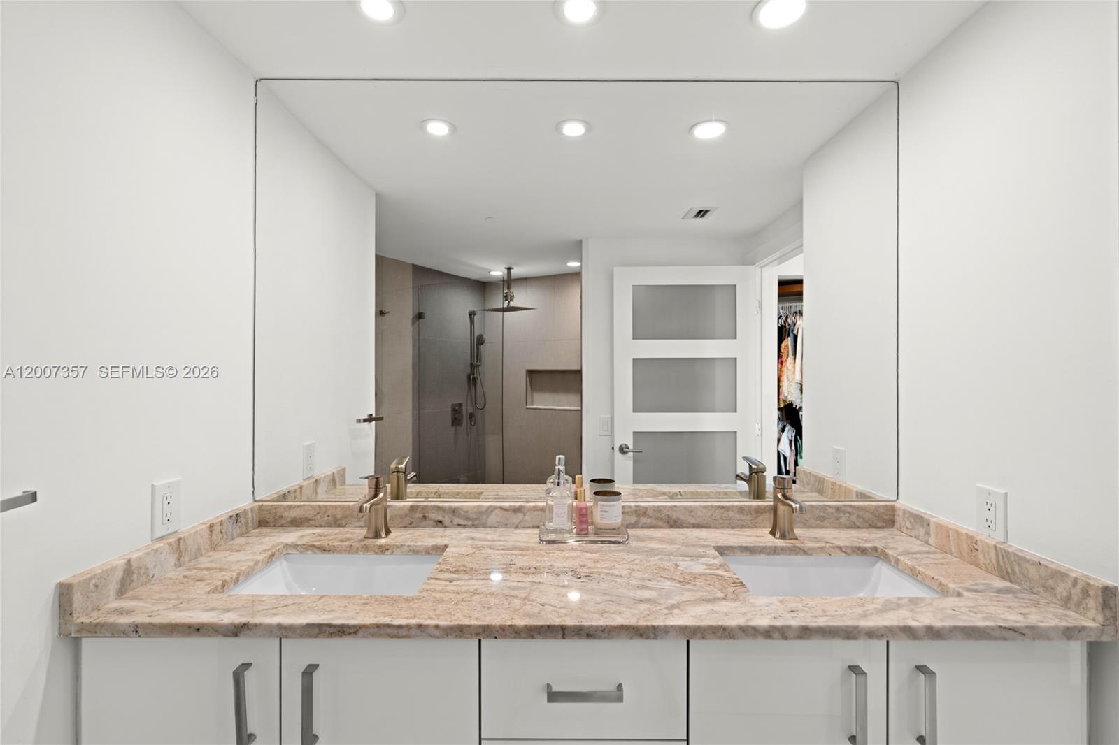 2475 Brickell Ave #2207, Miami FL 33129
