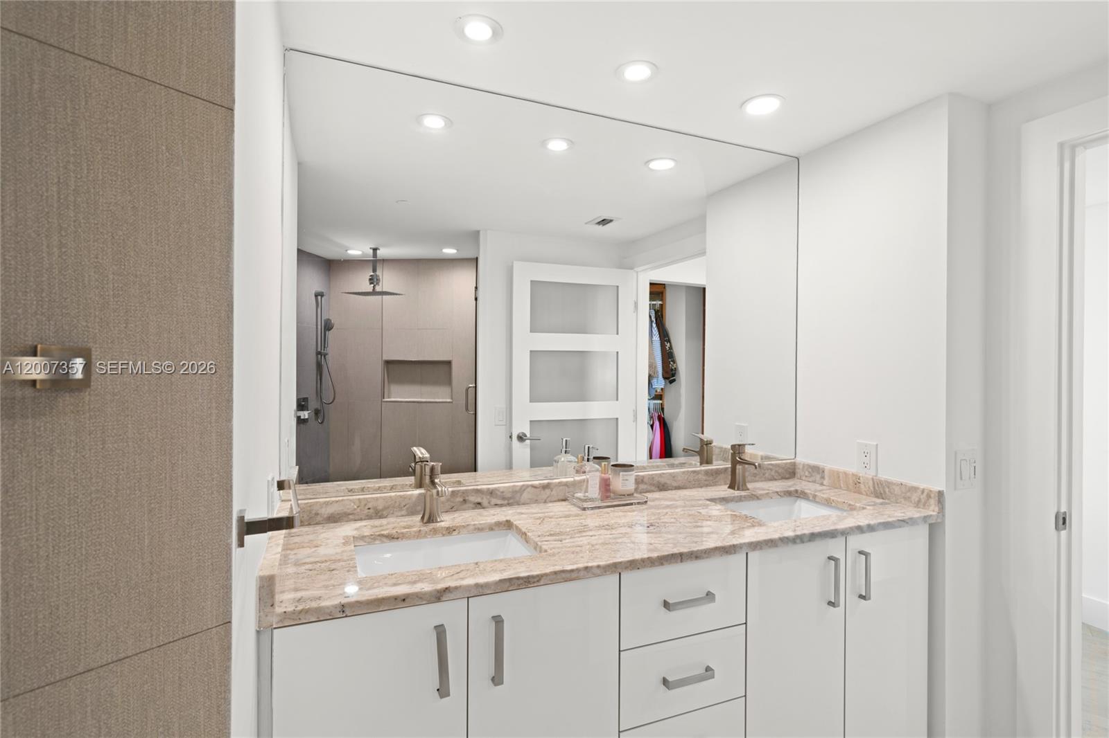2475 Brickell Ave #2207, Miami FL 33129