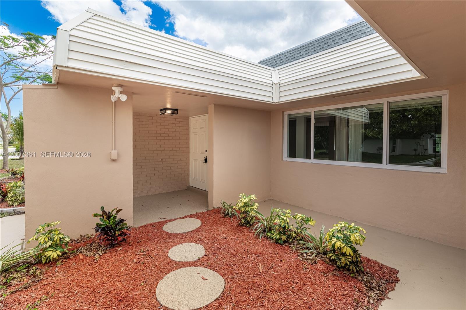 5201 Yellow Pine Ln, Tamarac FL 33319