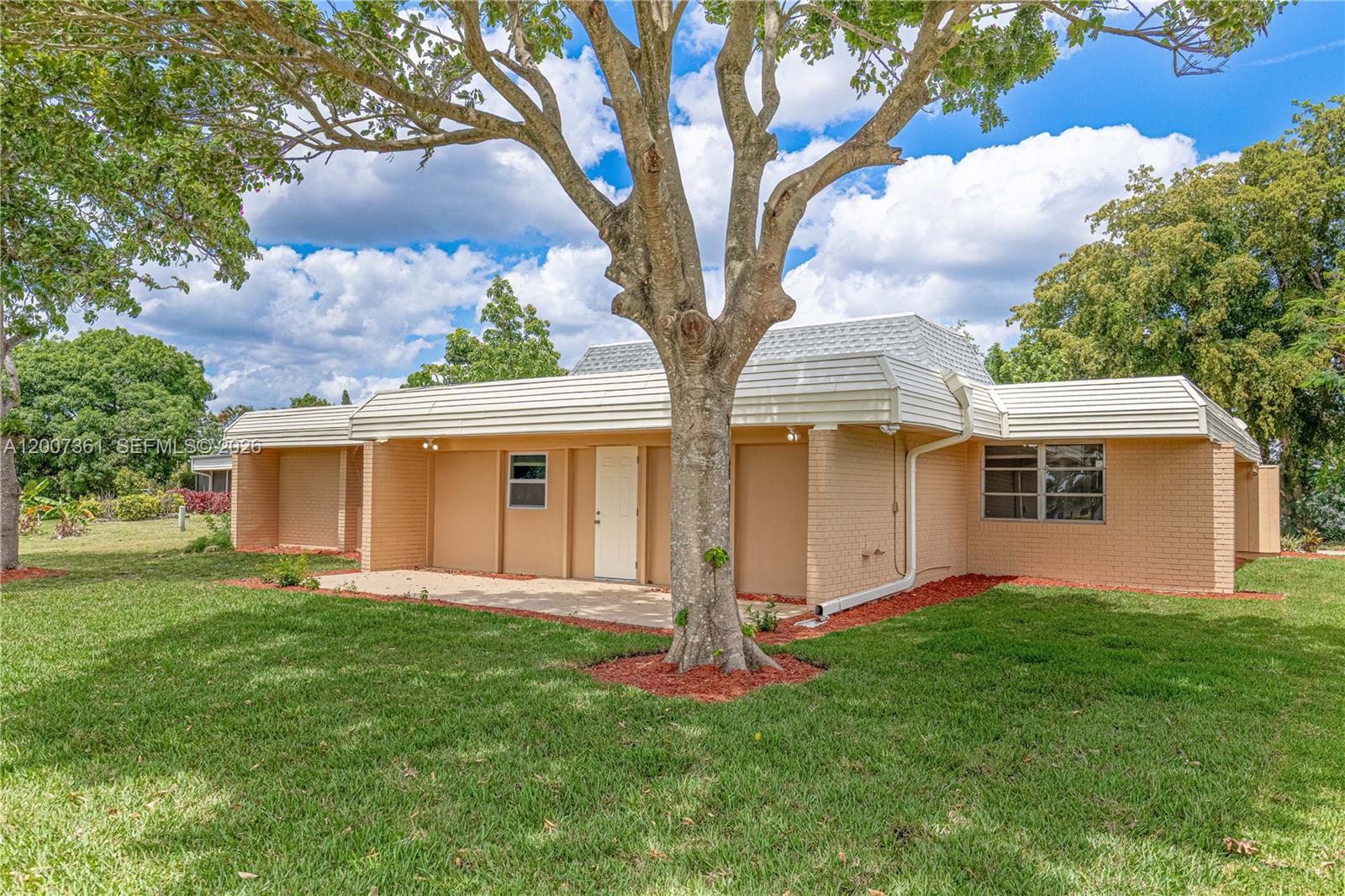 5201 Yellow Pine Ln, Tamarac FL 33319