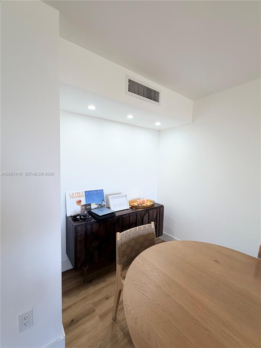 3701 N Country Club Dr #607, Aventura FL 33180