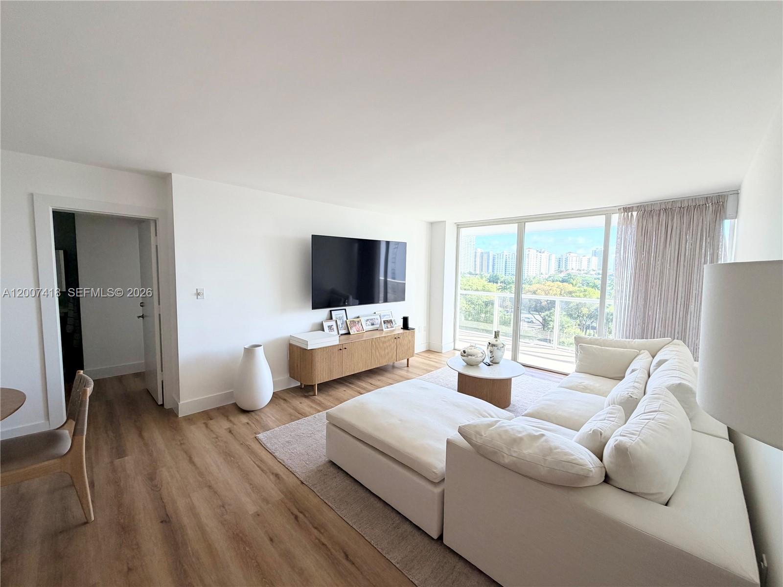 3701 N Country Club Dr #607, Aventura FL 33180