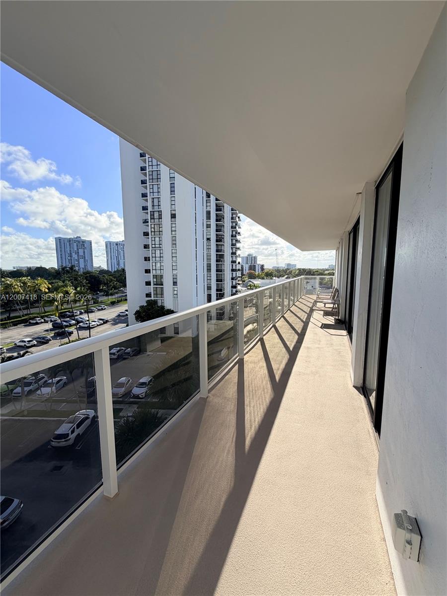 3701 N Country Club Dr #607, Aventura FL 33180