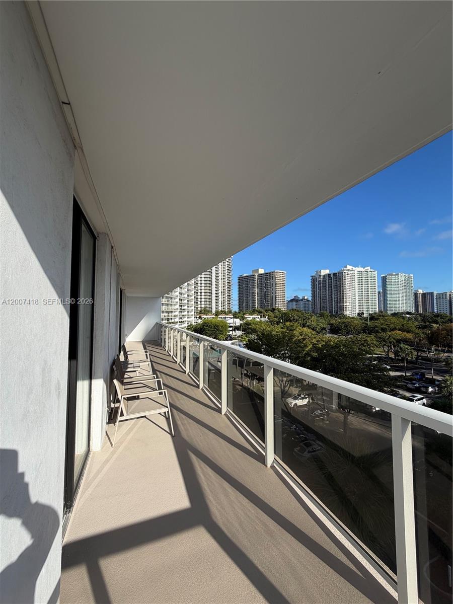 3701 N Country Club Dr #607, Aventura FL 33180