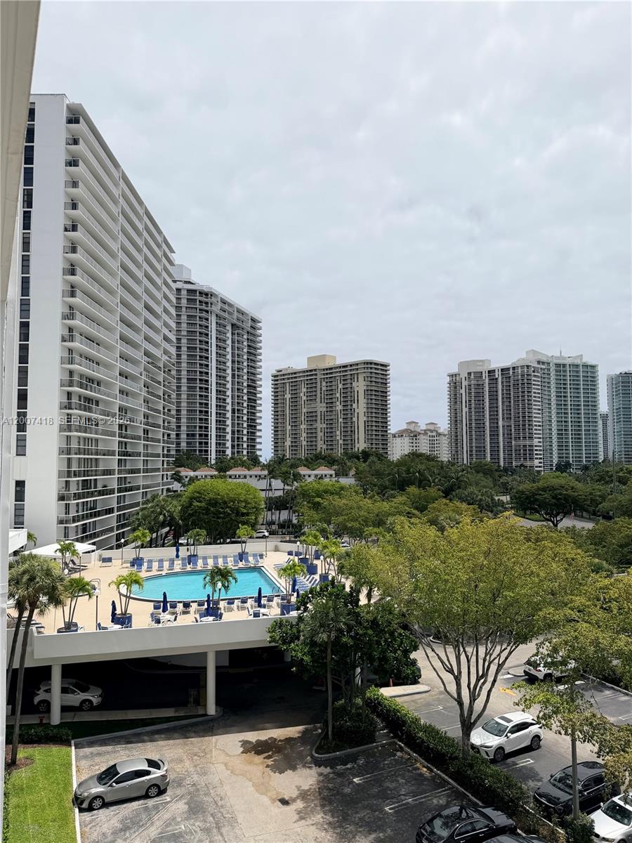 3701 N Country Club Dr #607, Aventura FL 33180