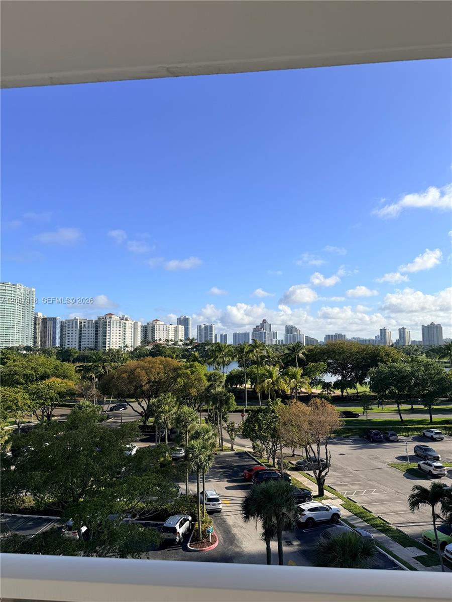 3701 N Country Club Dr #607, Aventura FL 33180
