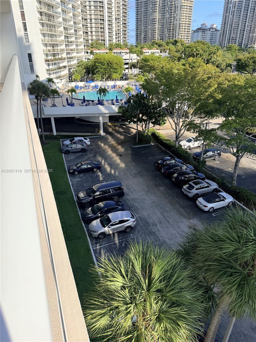 3701 N Country Club Dr #607, Aventura FL 33180