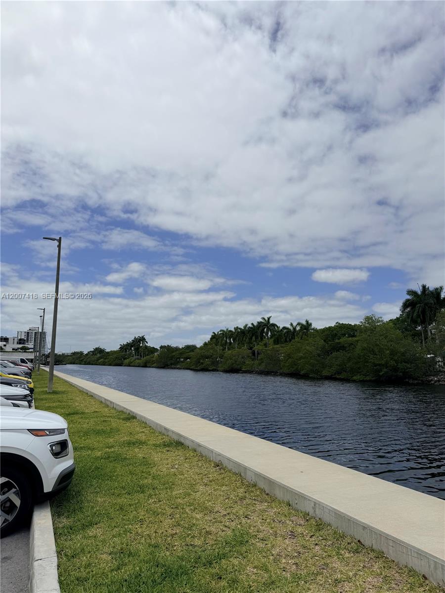3701 N Country Club Dr #607, Aventura FL 33180