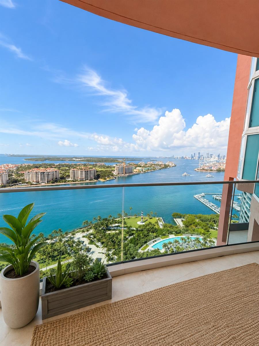 300 S Pointe Dr #3204, Miami Beach FL 33139
