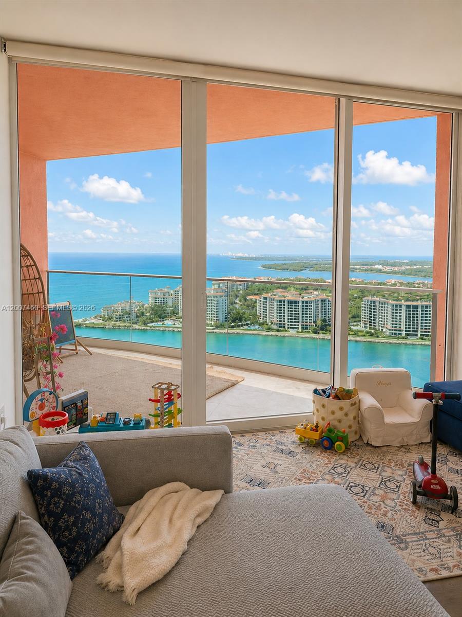 300 S Pointe Dr #3204, Miami Beach FL 33139