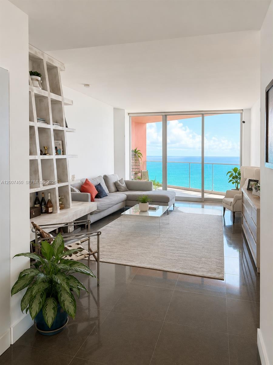 300 S Pointe Dr #3204, Miami Beach FL 33139