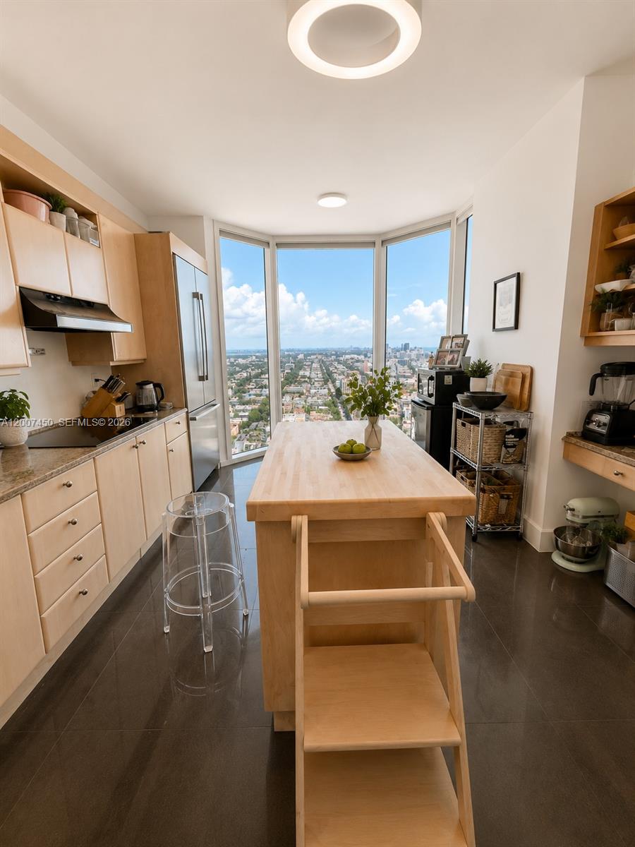300 S Pointe Dr #3204, Miami Beach FL 33139