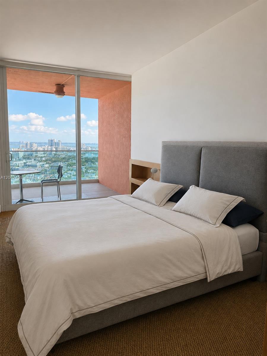 300 S Pointe Dr #3204, Miami Beach FL 33139