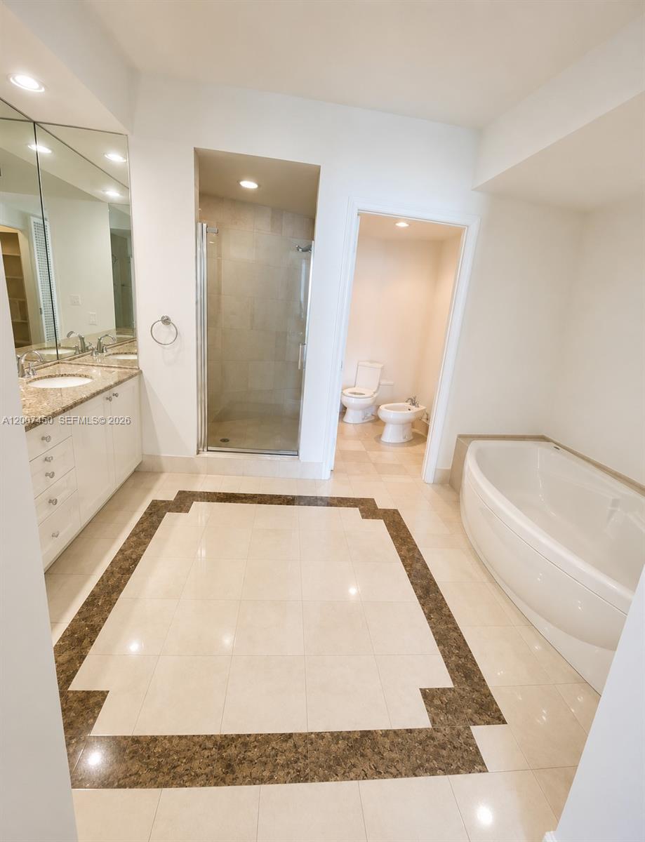 300 S Pointe Dr #3204, Miami Beach FL 33139