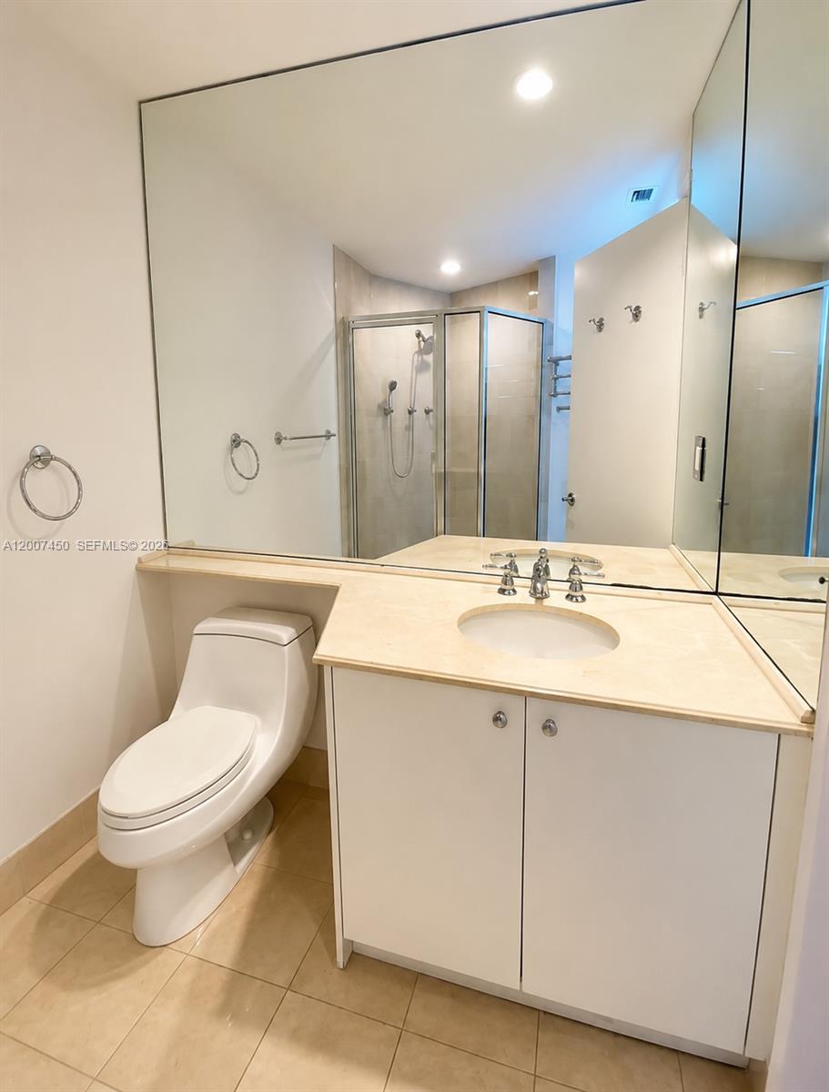 300 S Pointe Dr #3204, Miami Beach FL 33139