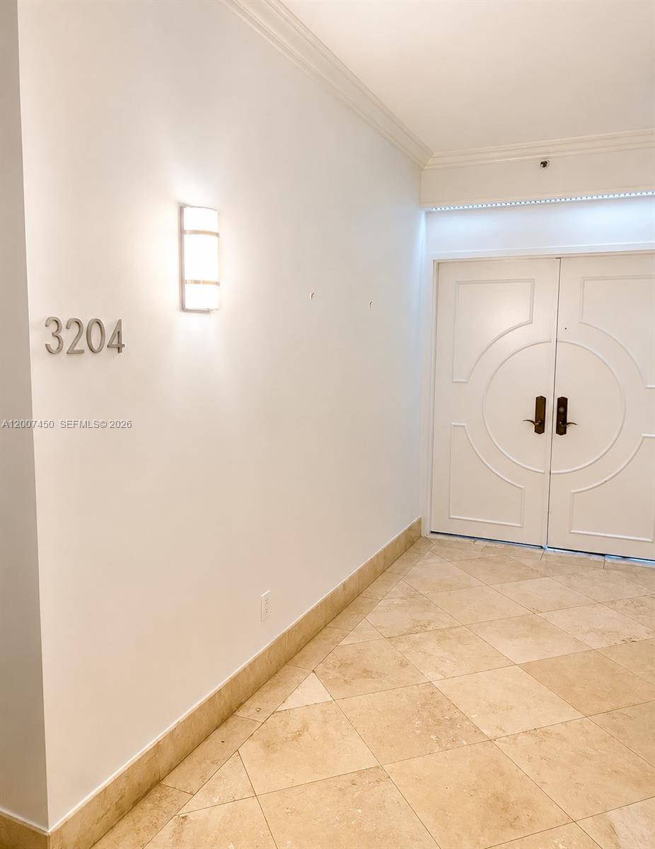 300 S Pointe Dr #3204, Miami Beach FL 33139