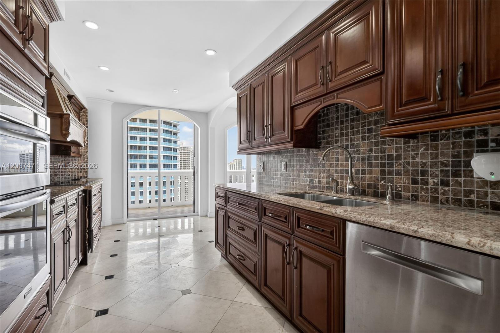 3000 Island Blvd #2305, Aventura FL 33160