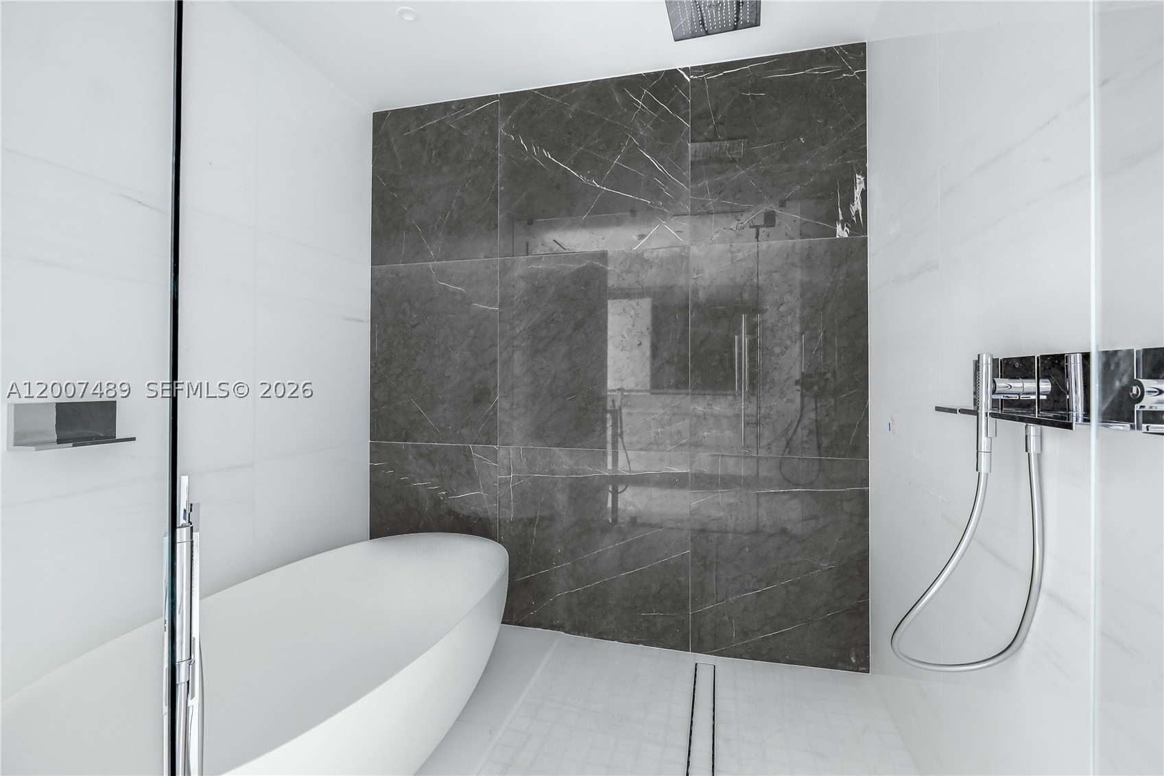 300 Biscayne Blvd Way #2802, Miami FL 33131