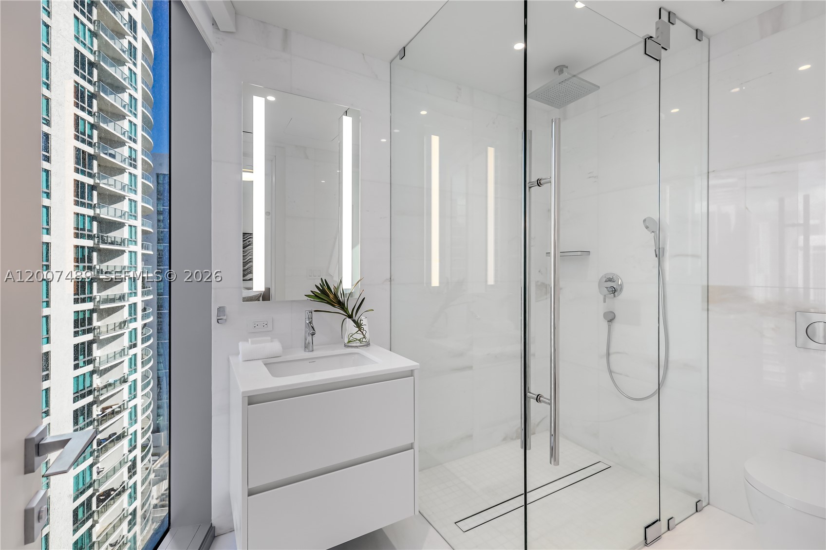 300 Biscayne Blvd Way #2802, Miami FL 33131