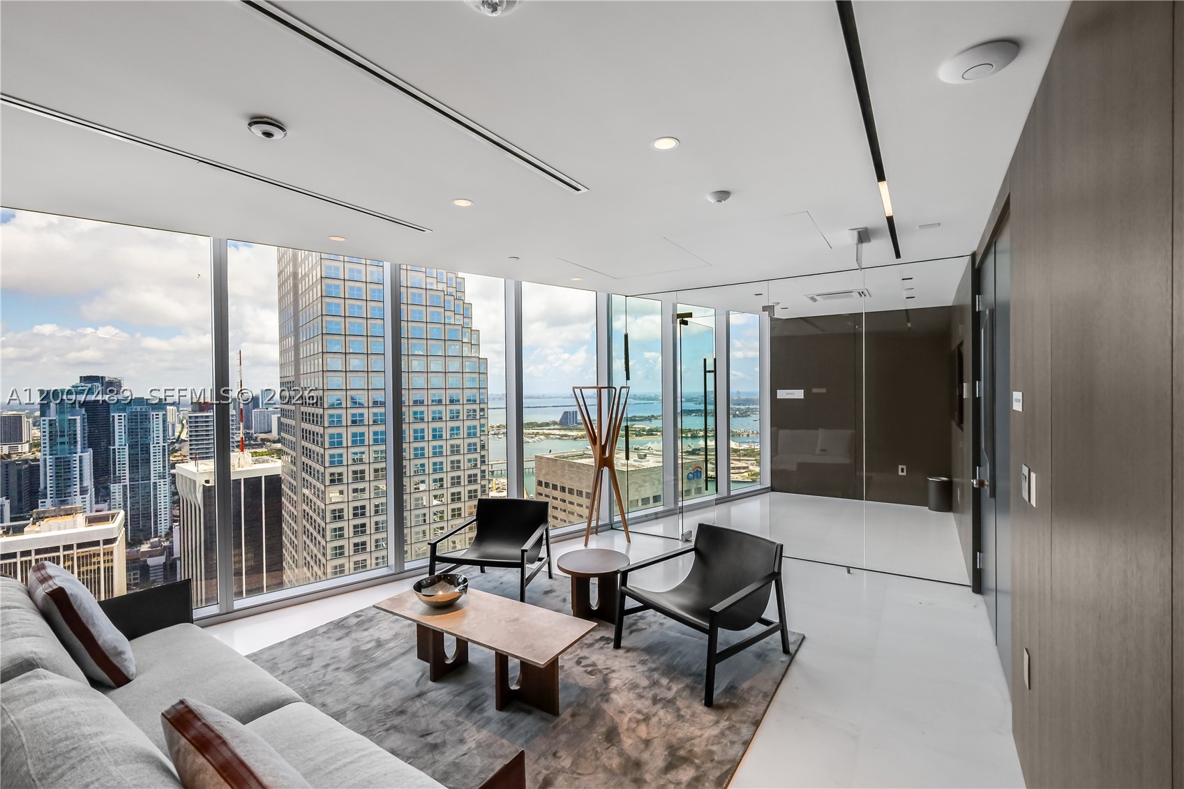 300 Biscayne Blvd Way #2802, Miami FL 33131
