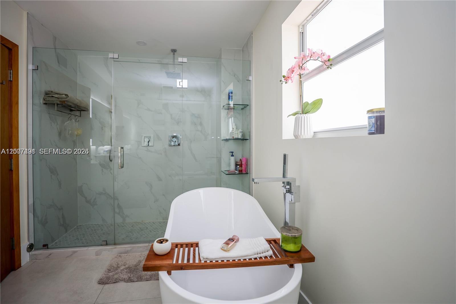 5620 Alton Rd, Miami Beach FL 33140
