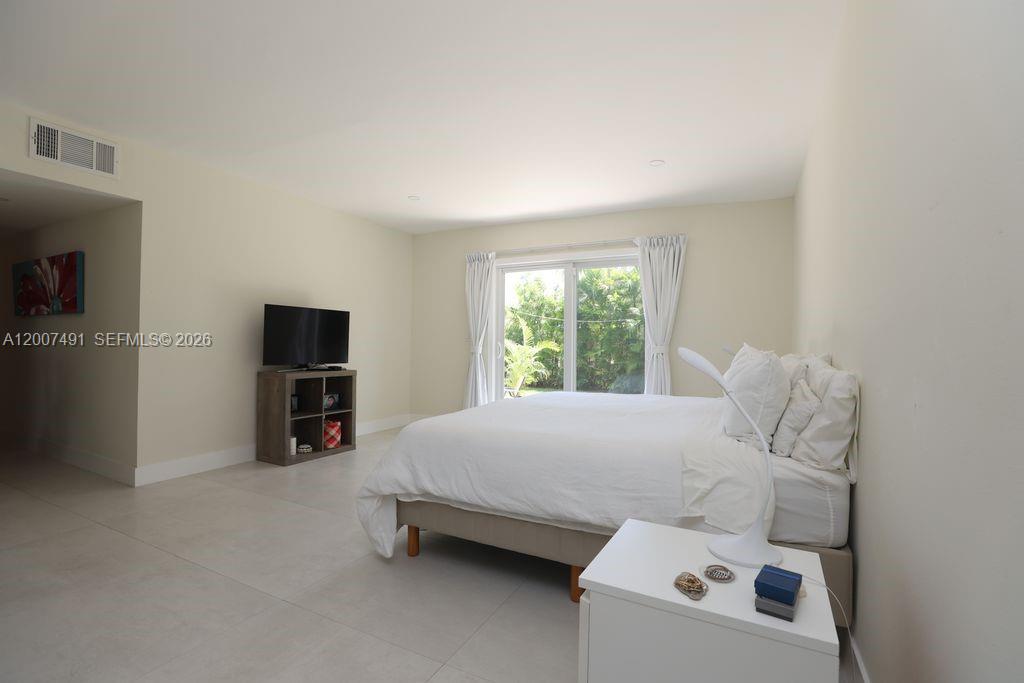 5620 Alton Rd, Miami Beach FL 33140