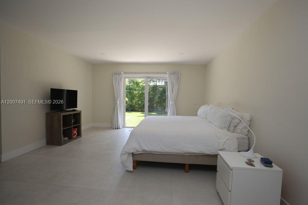 5620 Alton Rd, Miami Beach FL 33140