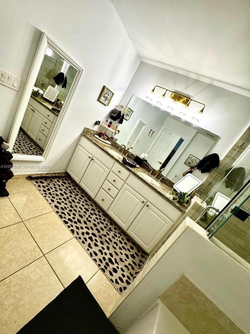 3001 NE 185th St #225, Aventura FL 33180