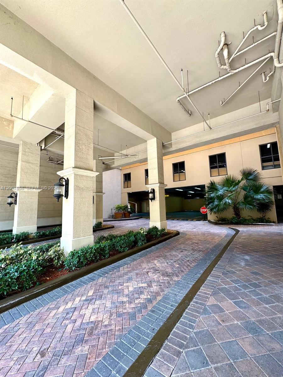 3001 NE 185th St #225, Aventura FL 33180