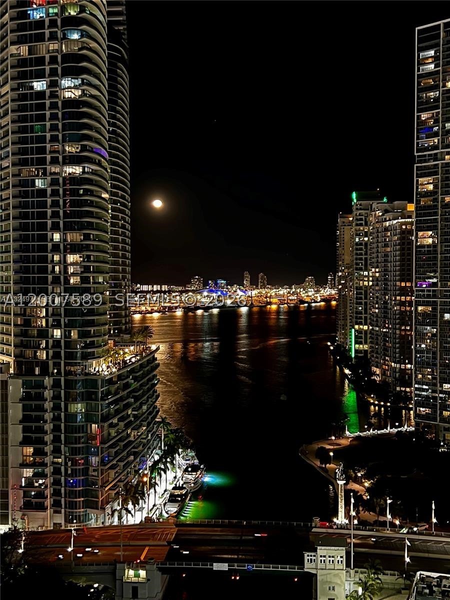 31 SE 5th St #3002, Miami FL 33131
