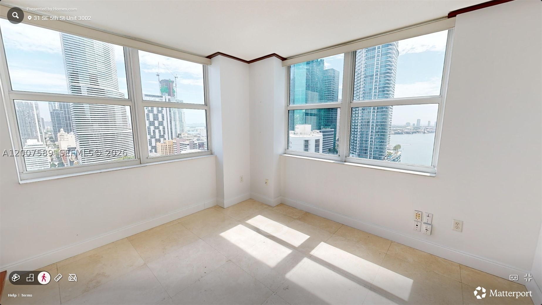 31 SE 5th St #3002, Miami FL 33131