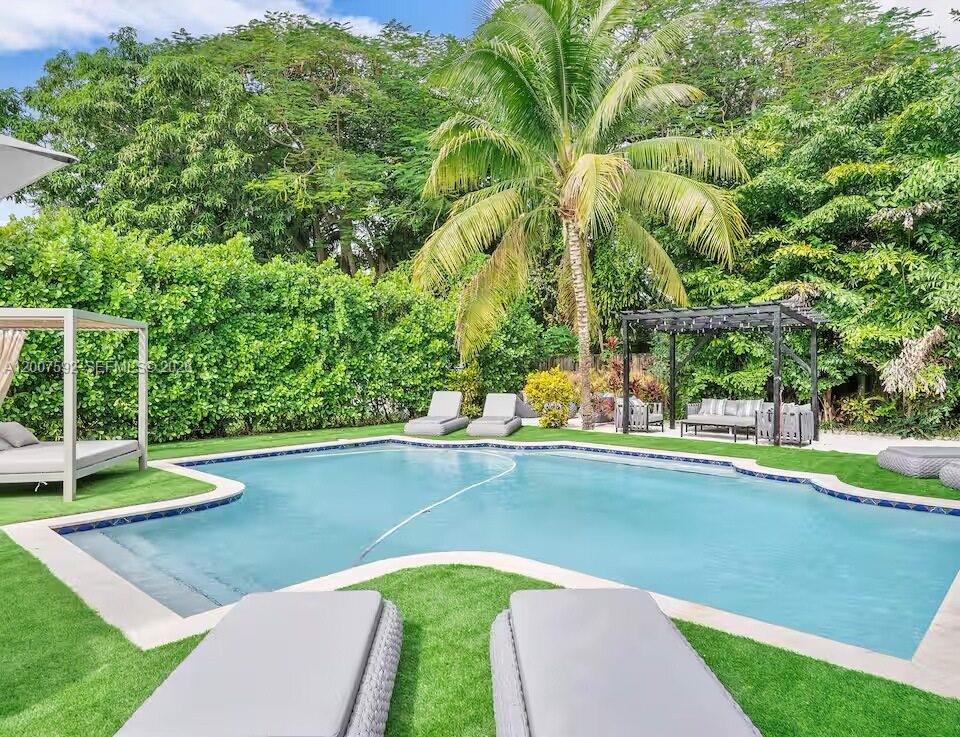 545 NW 52nd St, Miami FL 33127