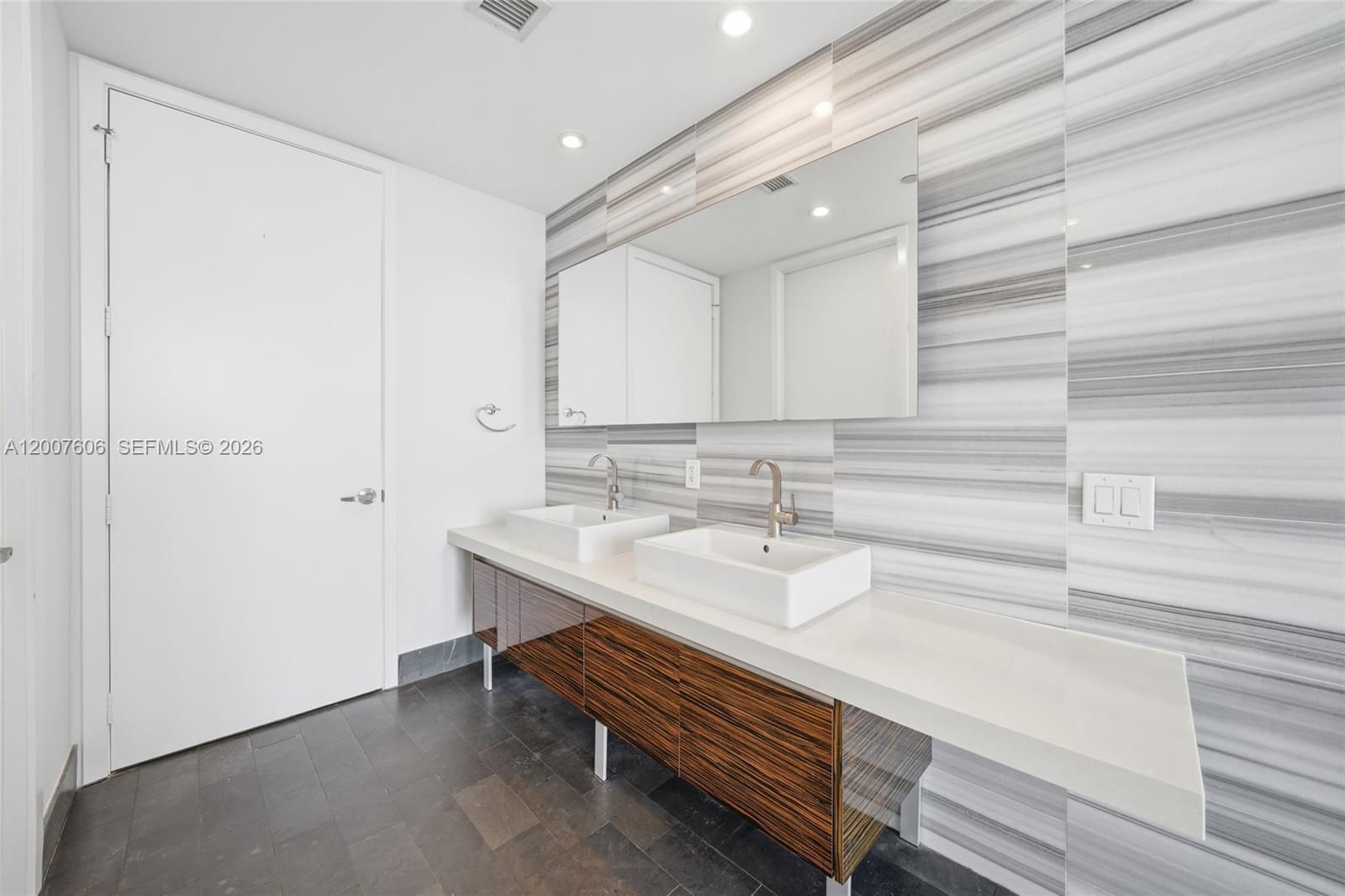 1100 Biscayne Blvd #4402, Miami FL 33132