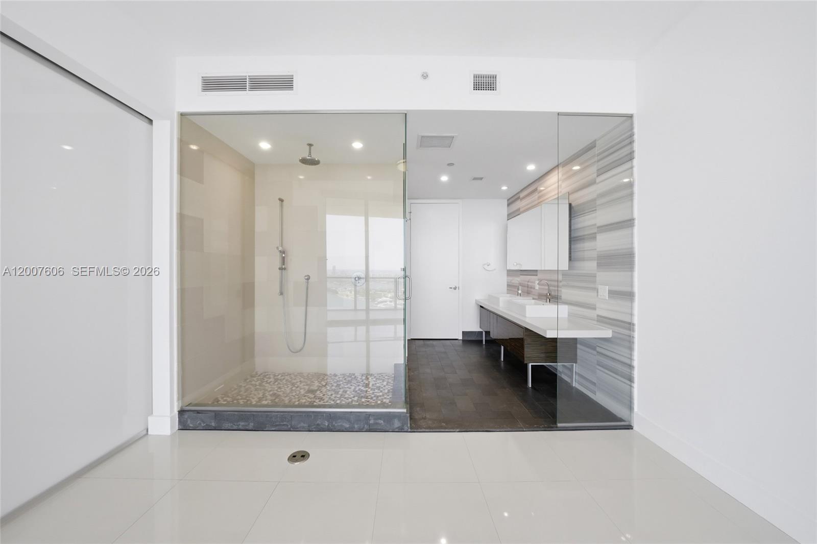 1100 Biscayne Blvd #4402, Miami FL 33132