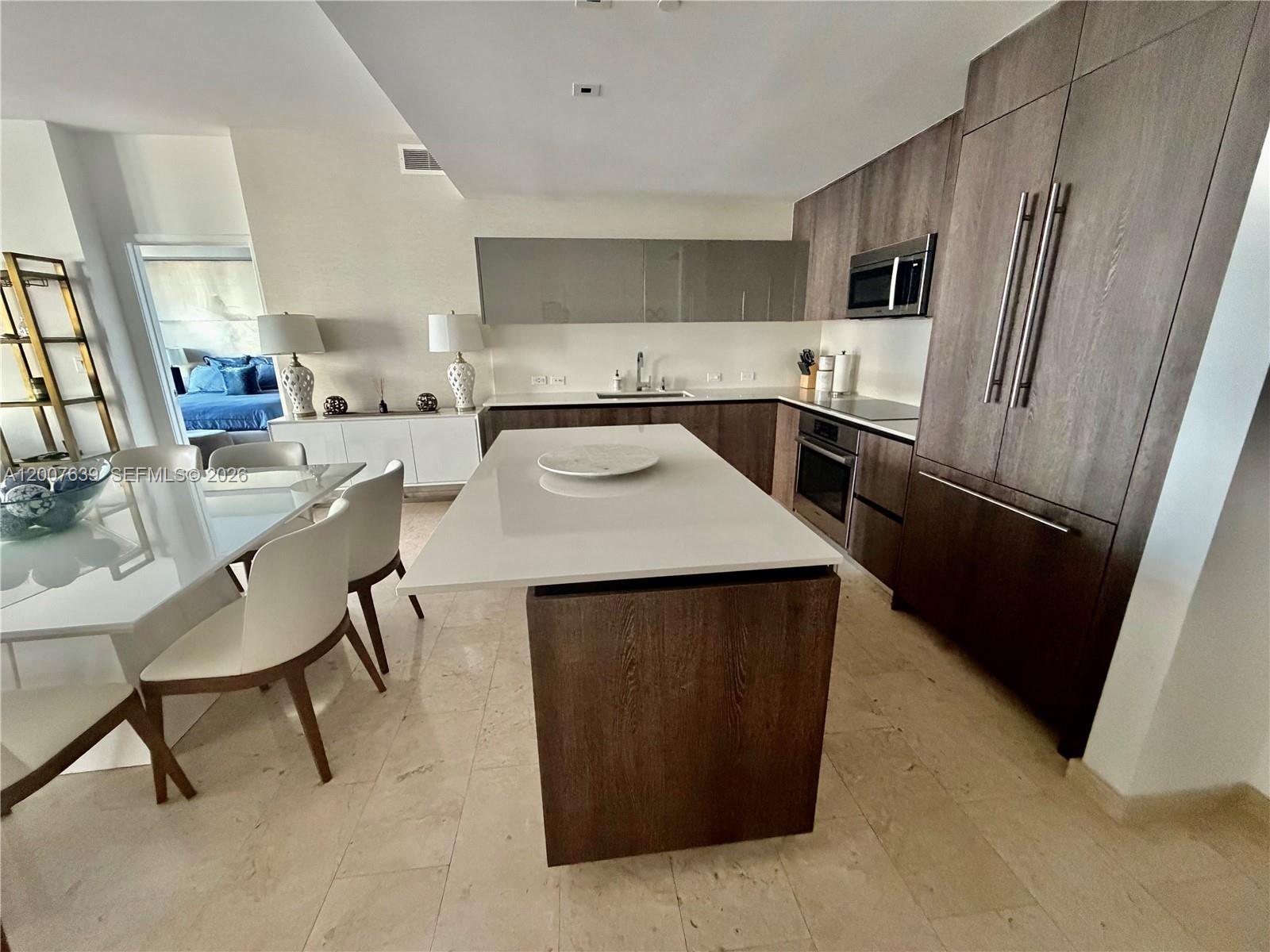 88 SW 7th St #1109, Miami FL 33130