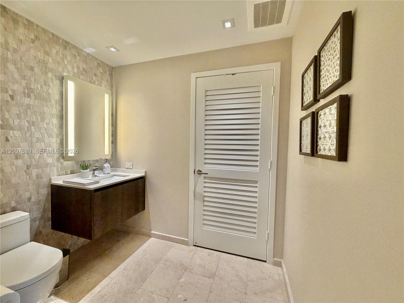 88 SW 7th St #1109, Miami FL 33130