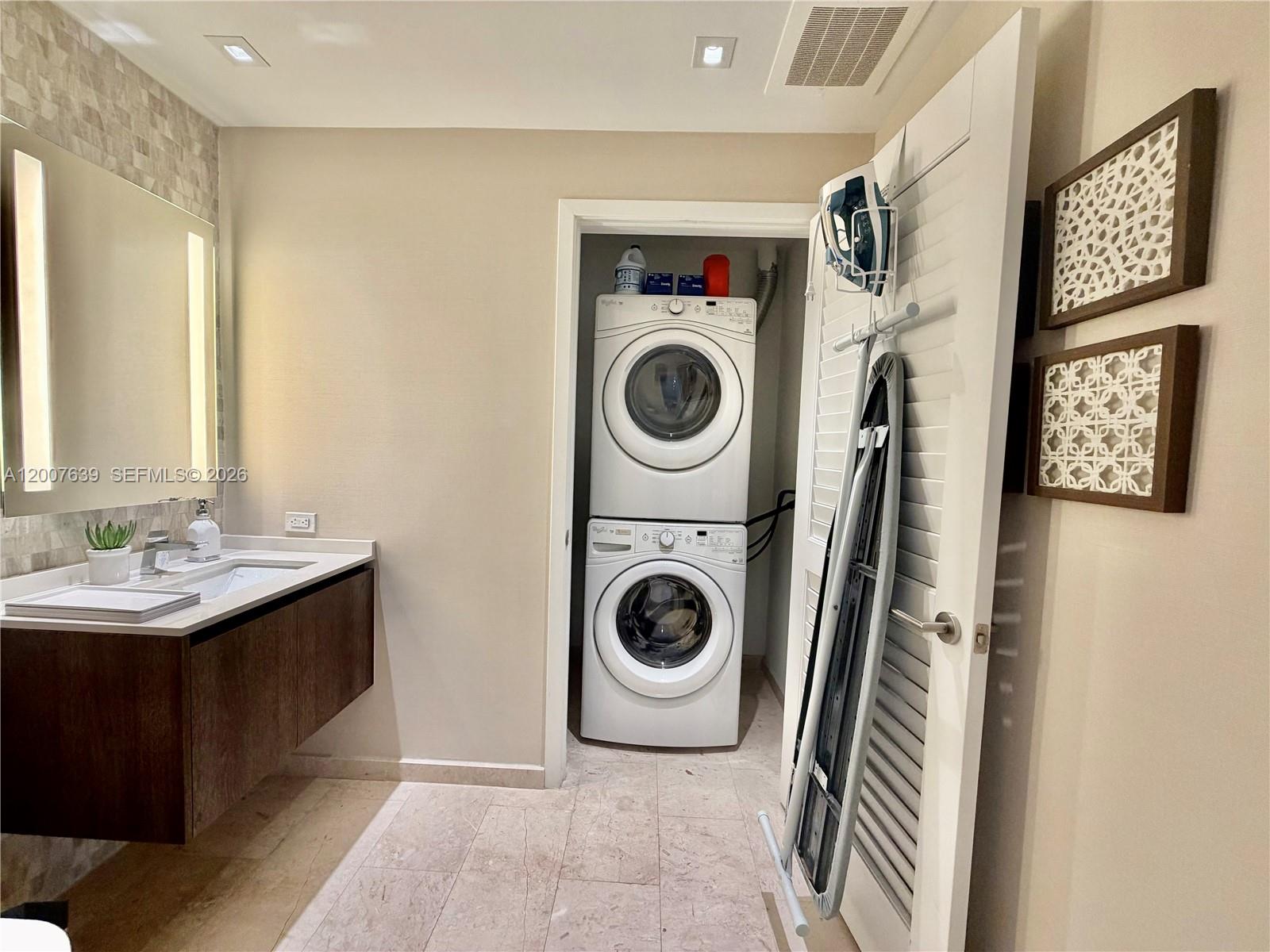 88 SW 7th St #1109, Miami FL 33130
