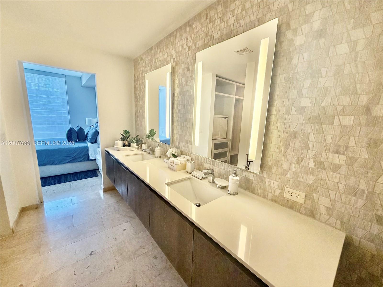 88 SW 7th St #1109, Miami FL 33130