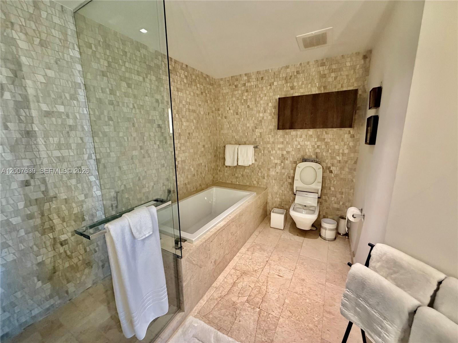 88 SW 7th St #1109, Miami FL 33130