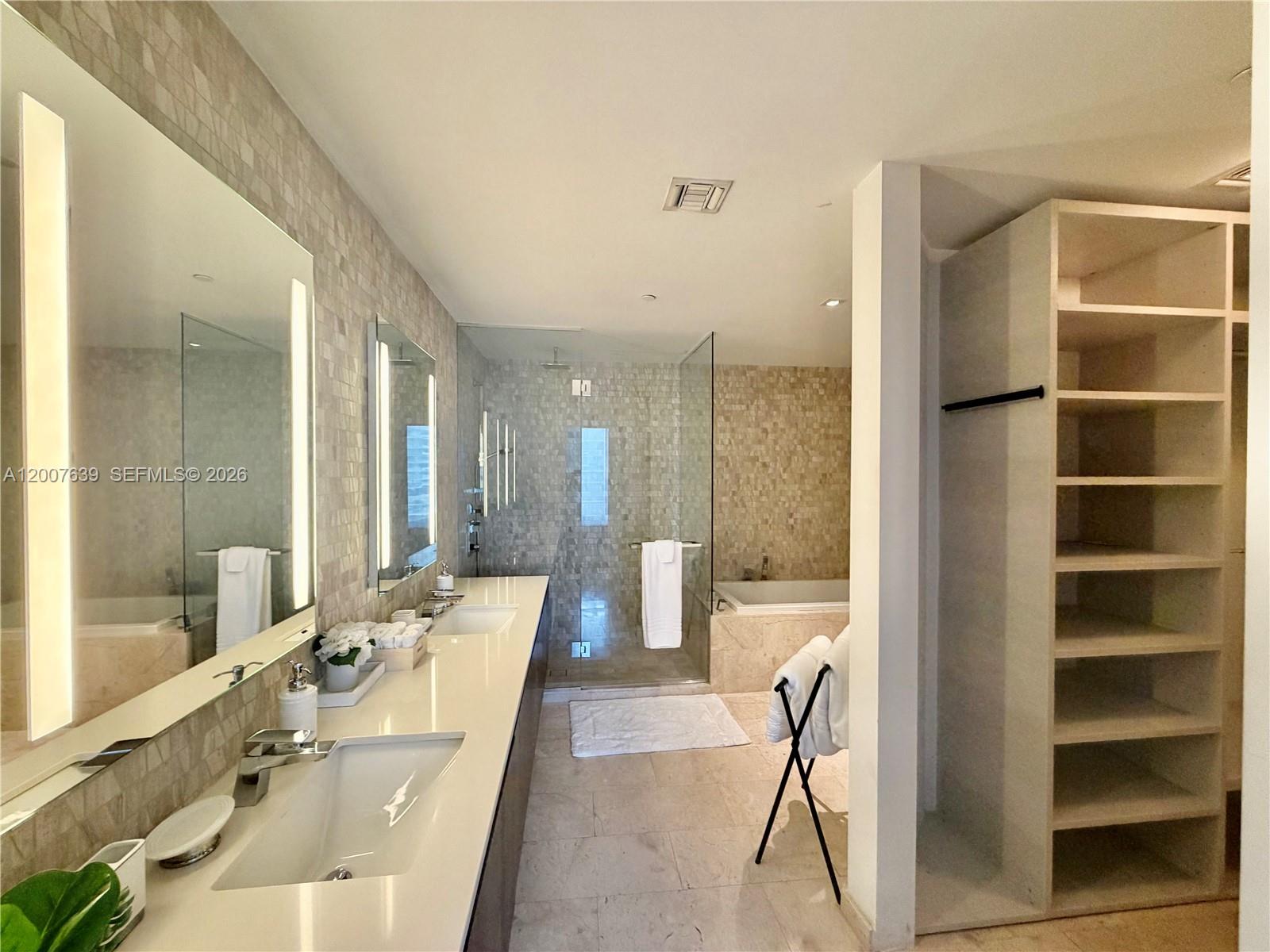 88 SW 7th St #1109, Miami FL 33130