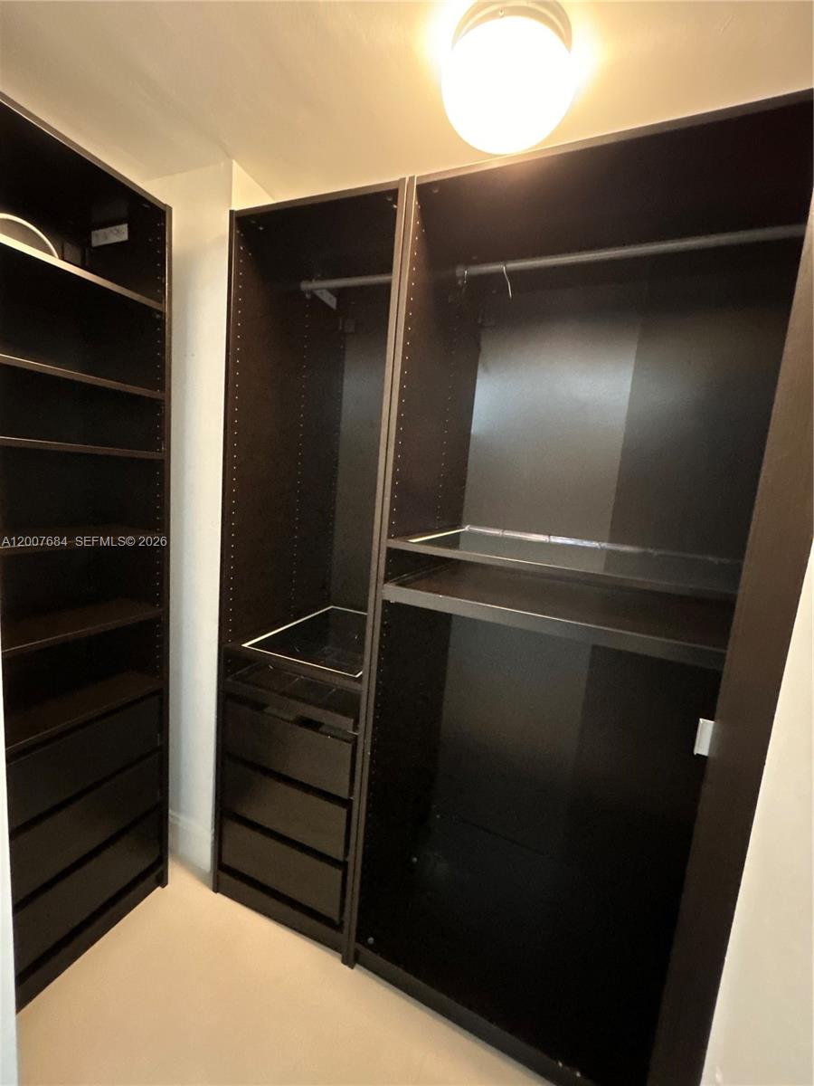 41 SE 5th St #703, Miami FL 33131