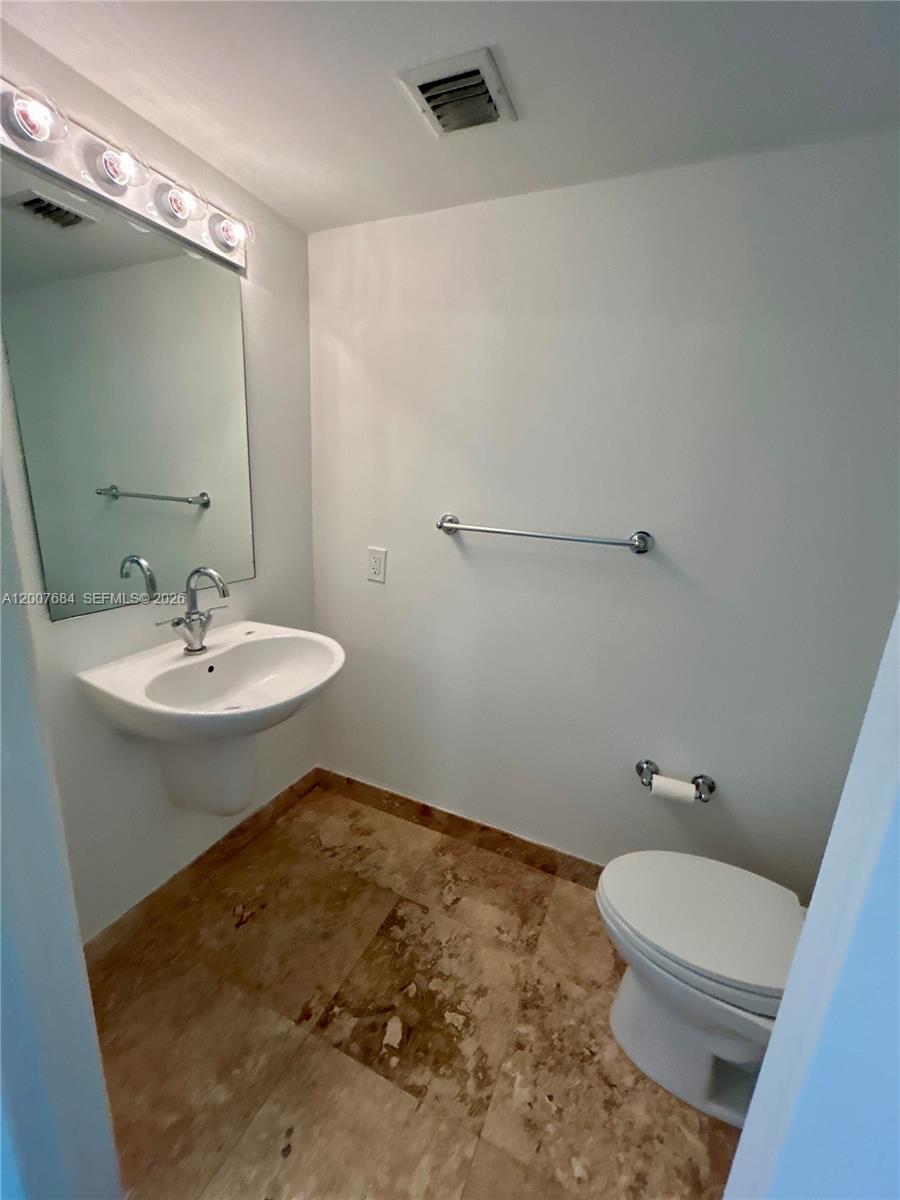 41 SE 5th St #703, Miami FL 33131